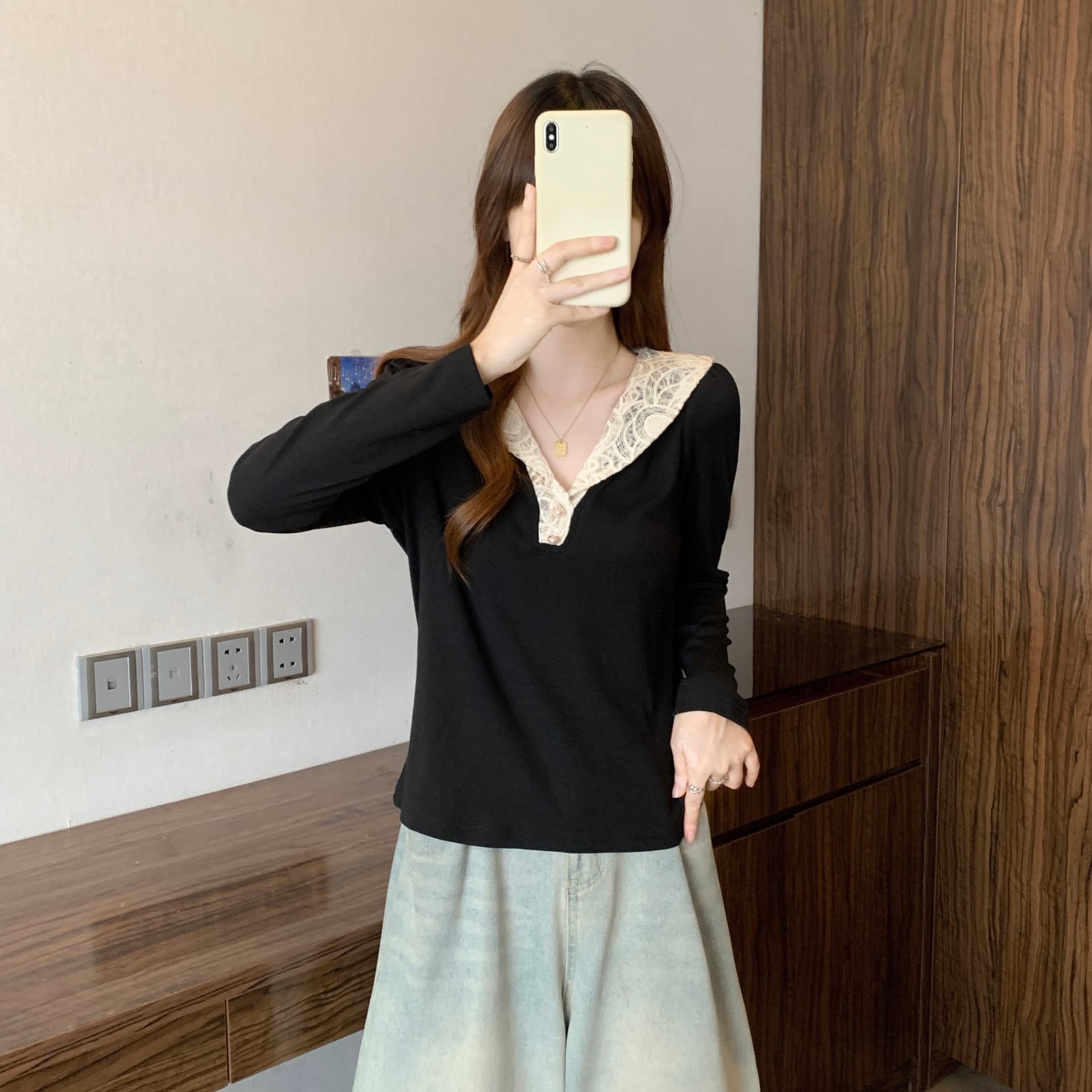 가을 새로운 지방 mm 레이스 조각 패션 V넥 디자인 센스 달콤함 연령 감소 외국 가스 다용도 슬림해 보이는 맨위 여성 상세 이미지 9