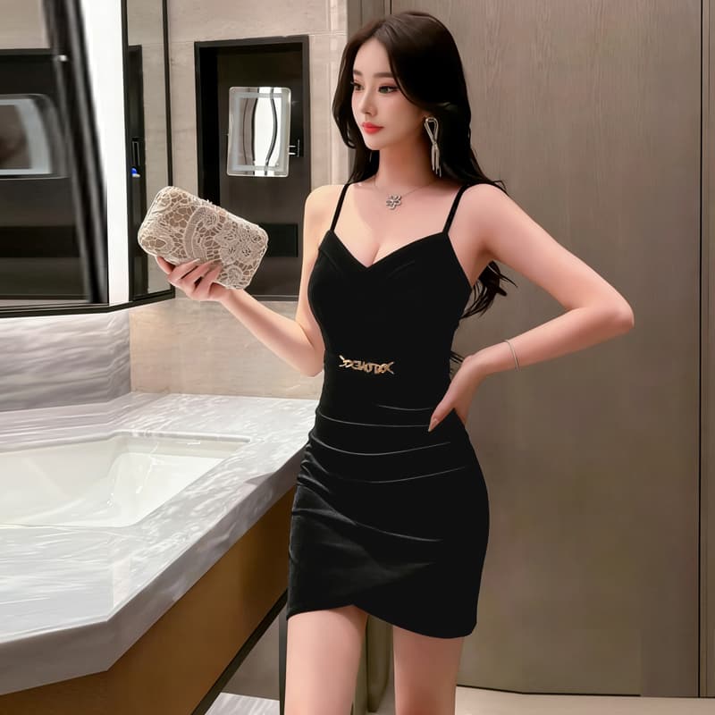 실사 비디오 2026 새로운 섹시함 낮은 가슴 슬립 쇼트 스타일 드레스 품격 백리스 트임 타이트 스커트 이미지 4