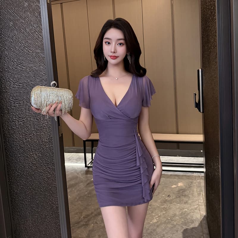 실사 비디오 2026 여름 패션 섹시함 낮은 가슴 반팔 망사 드레스 타이트 타이트 스커트 야간 필드 이미지 3