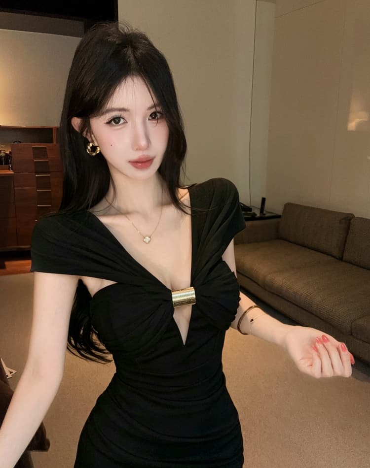 실사 2026 새로운 섹시함 V넥 나비 매듭 드레스 매운맛 여성 몸매 가꾸기 슬림해 보이는 품격 허리 수축 타이트 스커트 미니 스커트 상세 이미지 23