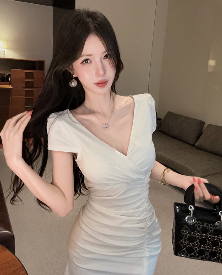 실사 2026 새로운 V넥 섹시함 낮은 가슴 슬림해 보이는 표지 배 드레스 야간 필드 롱 스커트 예복 상세 이미지 12