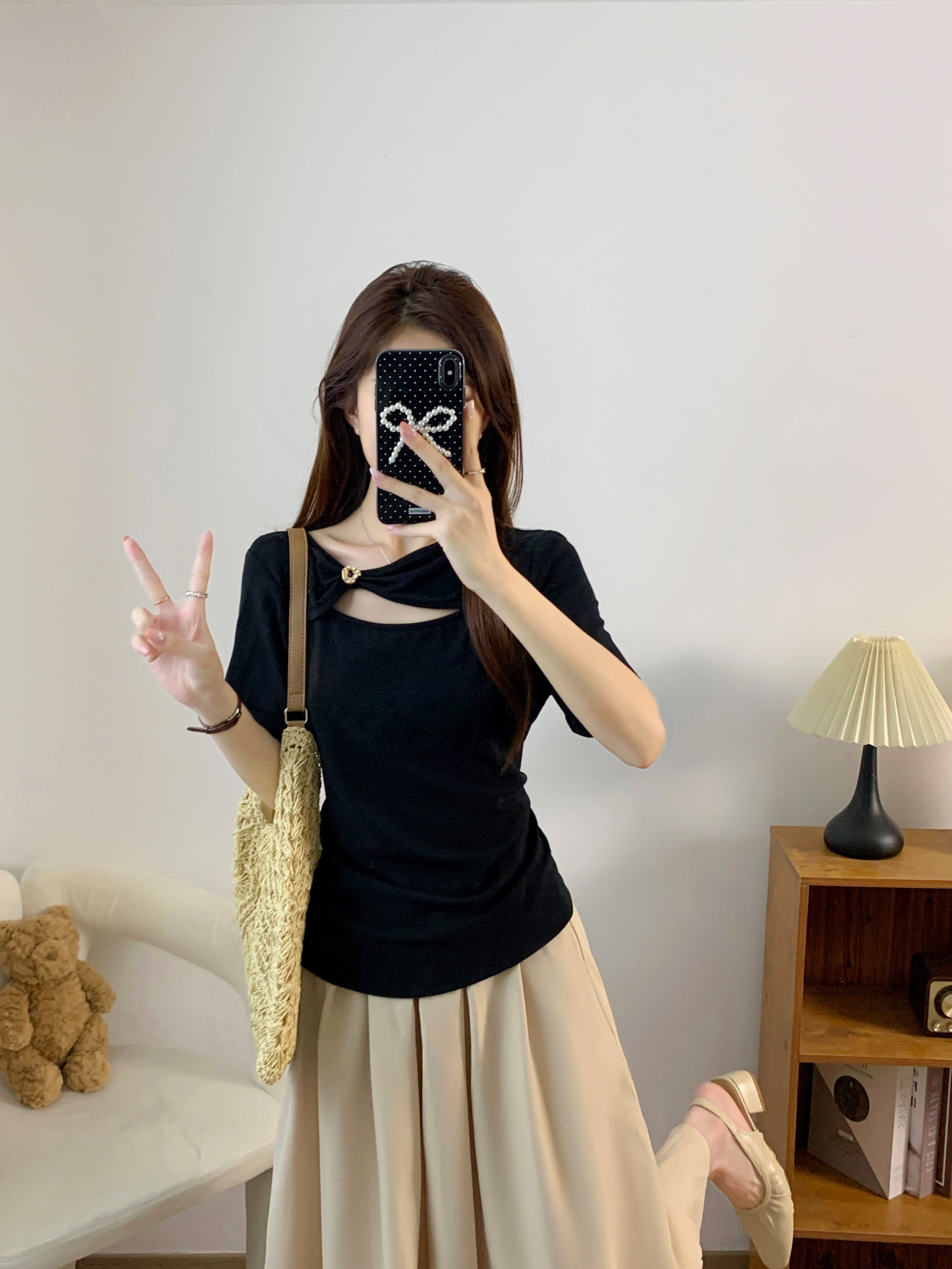 실사 빅 사이즈 검정색 반팔 티셔츠 여성 여름 새로운 프랑스식 디자인 센스 홀로우 아웃 슬림해 보이는 다용도 맨위 상세 이미지 3