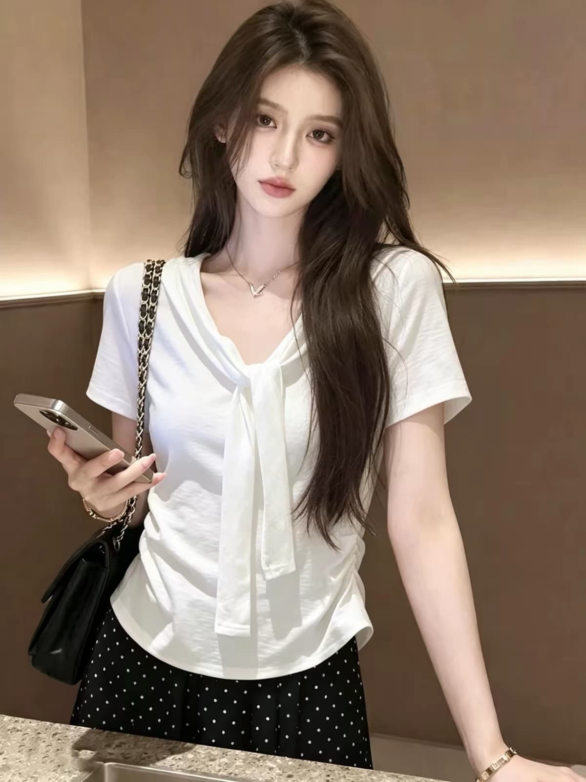 빅 사이즈 디자인 센스 V넥 화이트 긍정적 인 어깨 반팔 티셔츠 여성 여름 지방 mm 표지 고기 슬림해 보이는 자이언트 잘 생긴 티셔츠 맨위 이미지 2