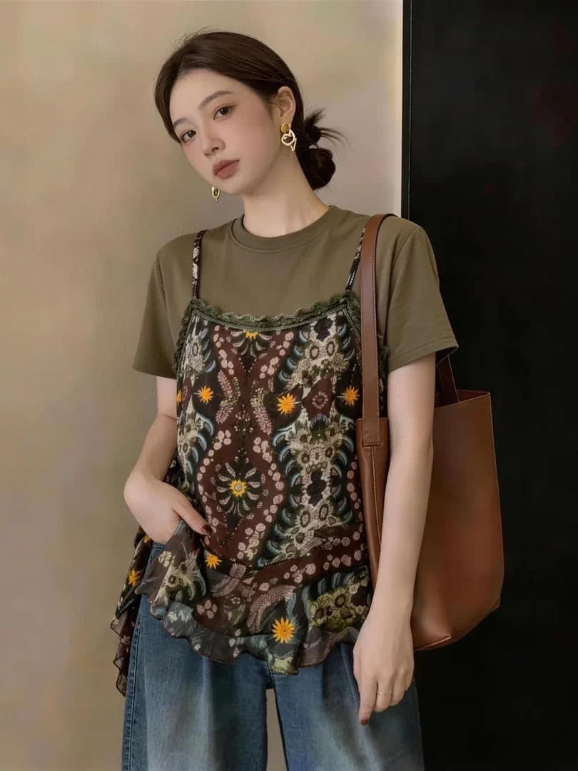 빅 사이즈 불규칙 꽃무늬 패치워크 페이크 레이어드 반팔 티셔츠 여성 여름 지방 mm 디자인 센스 Chic 긍정적 인 어깨 의류 상세 이미지 3