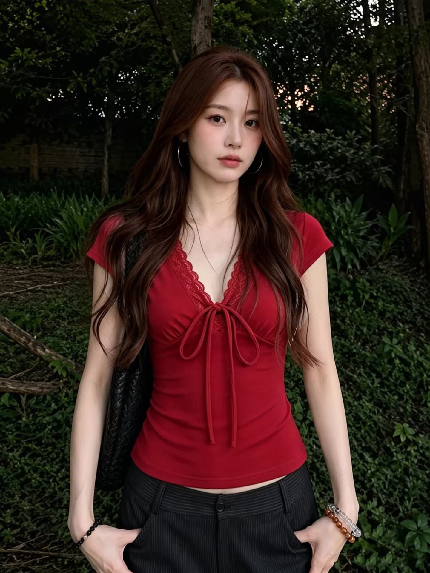 빅 사이즈 빨간색 레이스 조각 V넥 레이스업 반팔 티셔츠 여성 여름 지방 mm 도파민 해변가 착용 가져 가라. 긍정적 인 어깨 의류 이미지 3