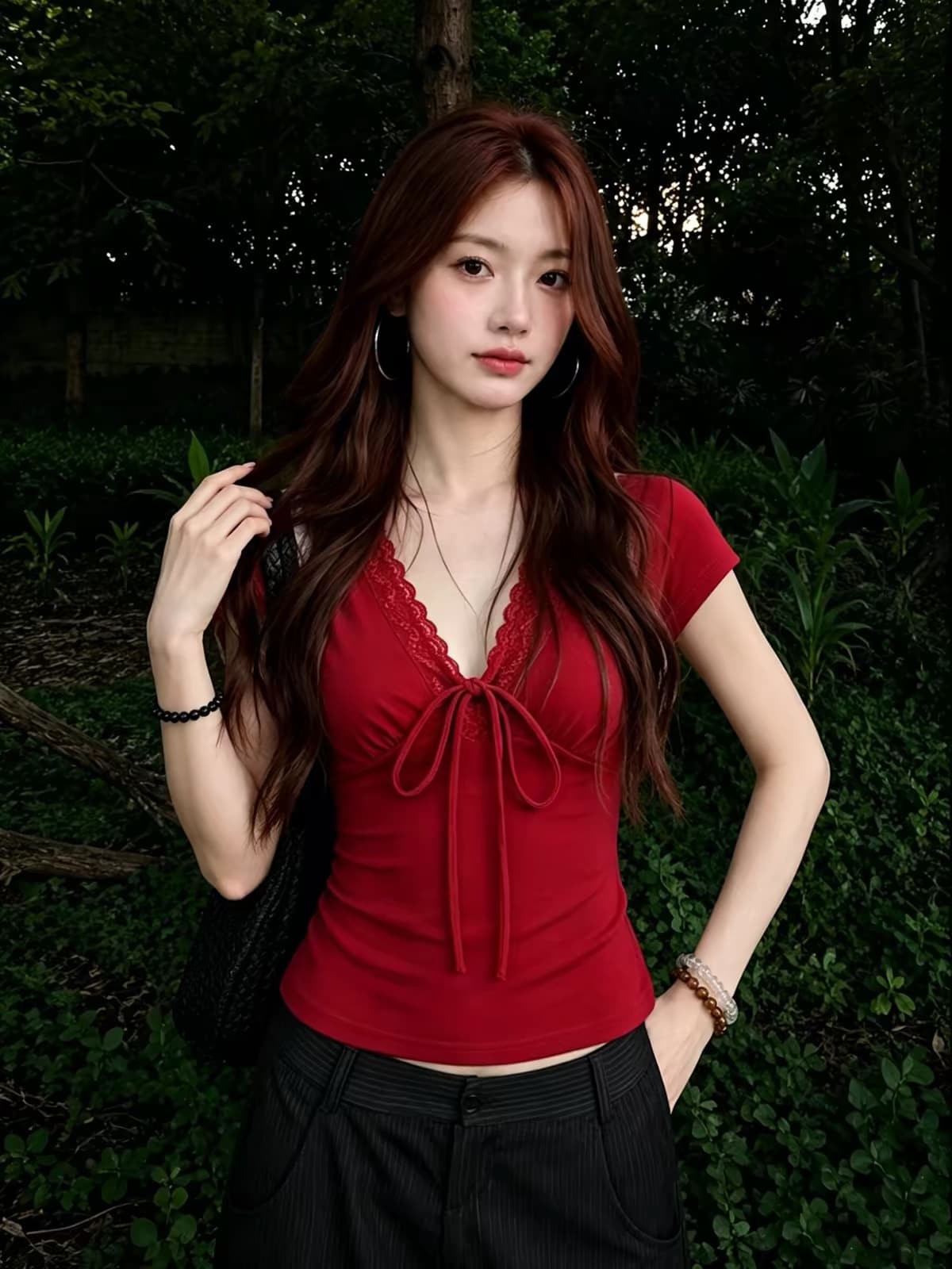 빅 사이즈 빨간색 레이스 조각 V넥 레이스업 반팔 티셔츠 여성 여름 지방 mm 도파민 해변가 착용 가져 가라. 긍정적 인 어깨 의류 상세 이미지 4