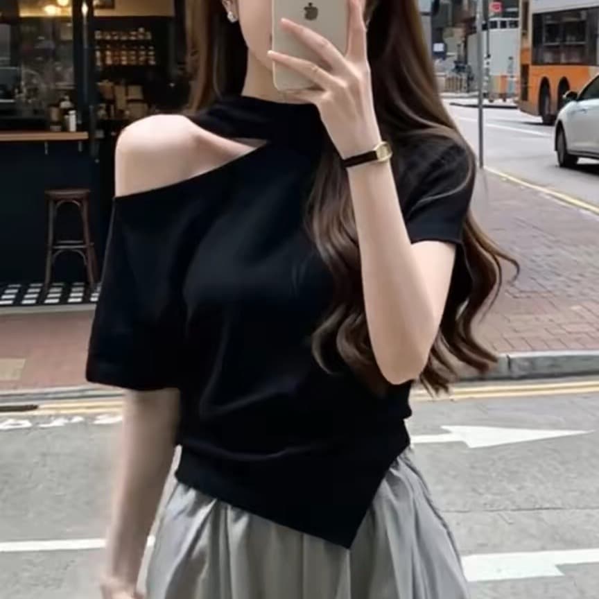 빅 사이즈 검정색 비스듬한 어깨 홀로우 아웃 반팔 티셔츠 여성 여름 지방 mm 표지 고기 슬림해 보이는 디자인 센스 쇼트 스타일 티셔츠 맨위 이미지 5