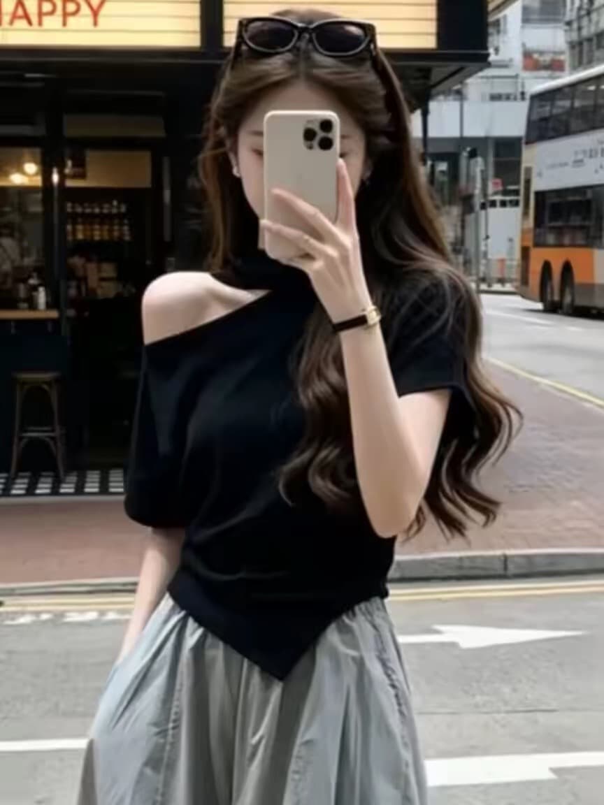 빅 사이즈 검정색 비스듬한 어깨 홀로우 아웃 반팔 티셔츠 여성 여름 지방 mm 표지 고기 슬림해 보이는 디자인 센스 쇼트 스타일 티셔츠 맨위 상세 이미지 2