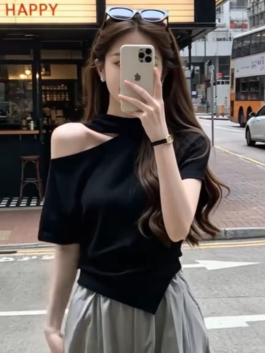 빅 사이즈 검정색 비스듬한 어깨 홀로우 아웃 반팔 티셔츠 여성 여름 지방 mm 표지 고기 슬림해 보이는 디자인 센스 쇼트 스타일 티셔츠 맨위 상세 이미지 5