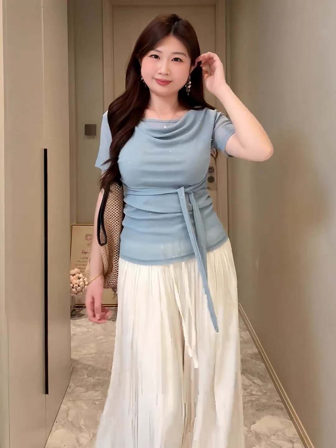 빅 사이즈 마이크로 지방 mm 순수한 욕망 바람 흔들다 칼라 허리 수축 스트랩 반팔 티셔츠 여성 여름 디자인 센스 Chic 슬림해 보이는 맨위 상세 이미지 3