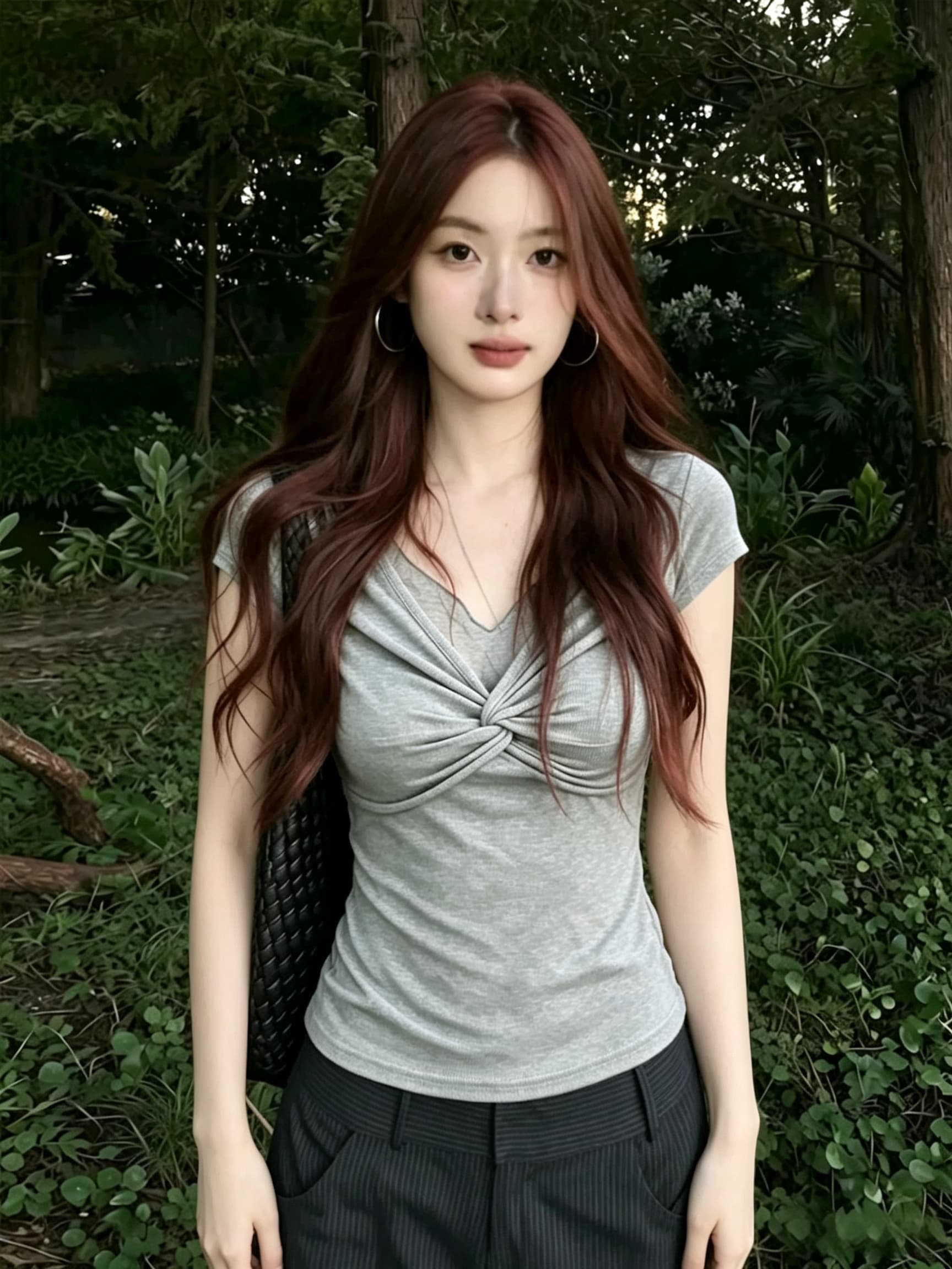 빅 사이즈 지방 mm 순수한 욕망 바람 비틀림 V넥 반팔 티셔츠 여성 여름 디자인 센스 몸매 가꾸기 슬림해 보이는 핫걸 맨위
