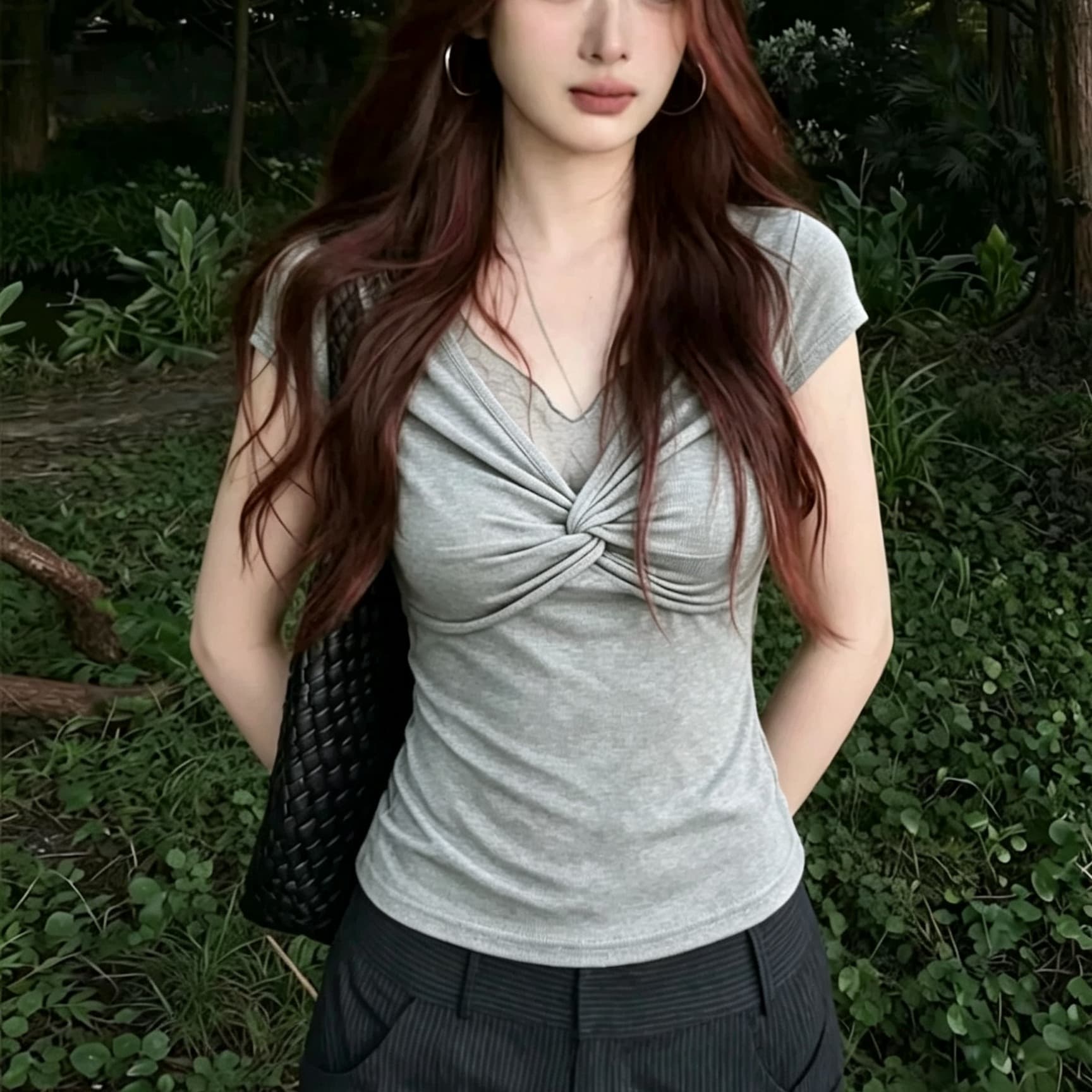 빅 사이즈 지방 mm 순수한 욕망 바람 비틀림 V넥 반팔 티셔츠 여성 여름 디자인 센스 몸매 가꾸기 슬림해 보이는 핫걸 맨위 이미지 5