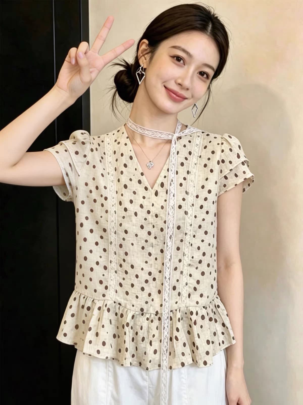 빅 사이즈 마이크로 지방 mm 한 부서 V넥 도트 무늬 반팔 여성 셔츠 여름 디자인 센스 프릴 품격 슬림해 보이는 맨위 이미지 2