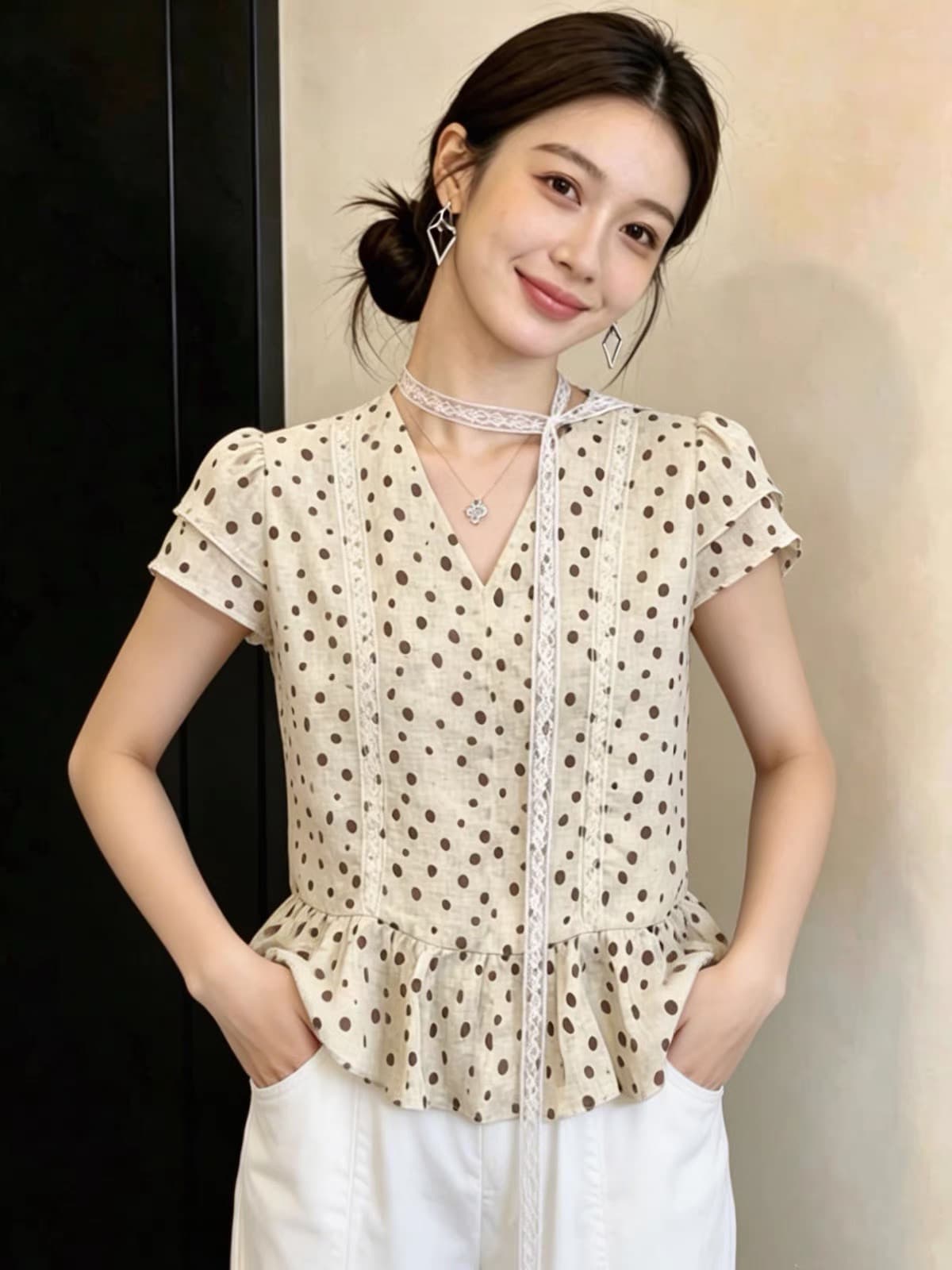 빅 사이즈 마이크로 지방 mm 한 부서 V넥 도트 무늬 반팔 여성 셔츠 여름 디자인 센스 프릴 품격 슬림해 보이는 맨위 이미지 3