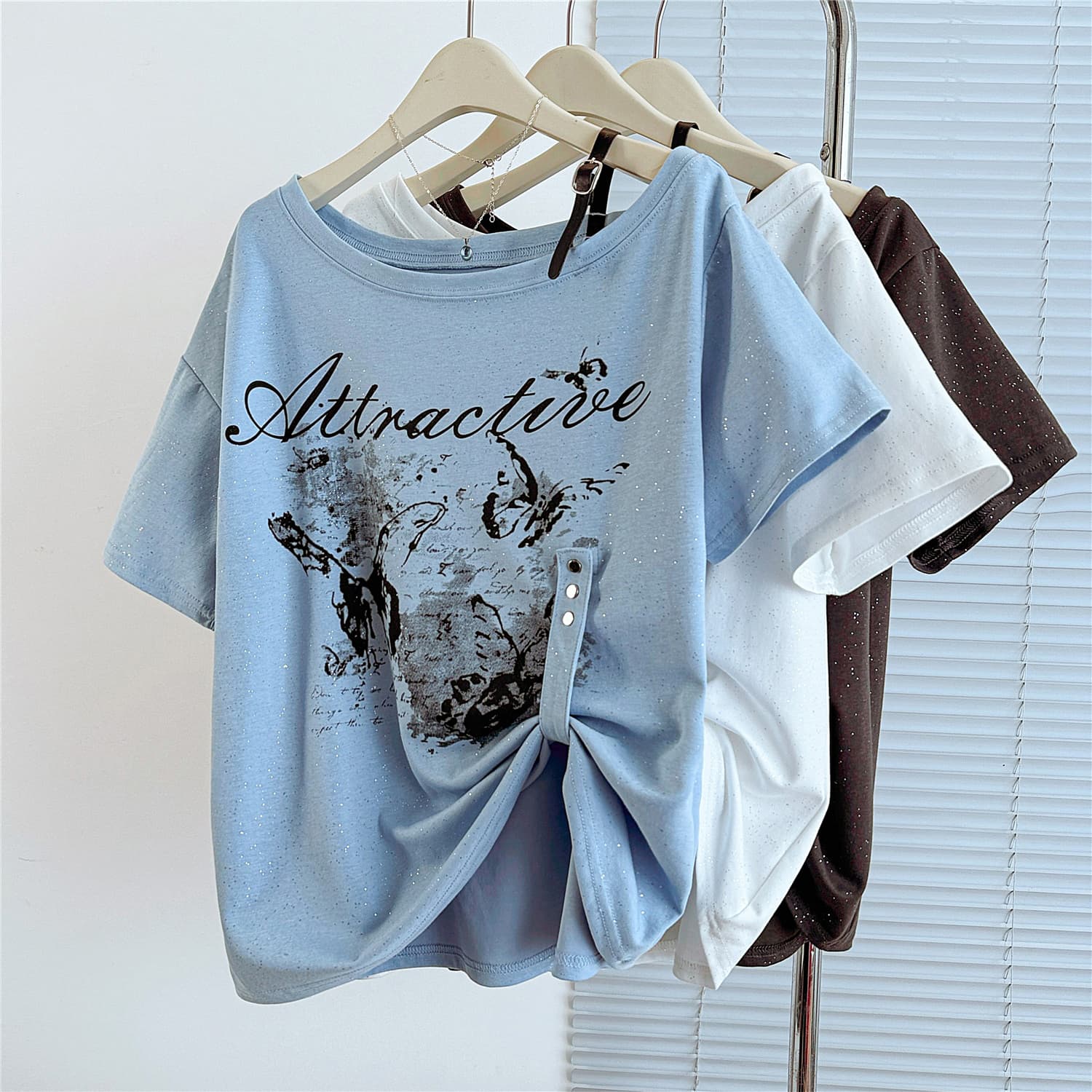 실사 빅 사이즈 여성 의류 여름 새로운 불규칙 프린트 디자인 다용도 비스듬한 어깨 티셔츠 캐주얼 슬림해 보이는 개성 맨위 상세 이미지 10