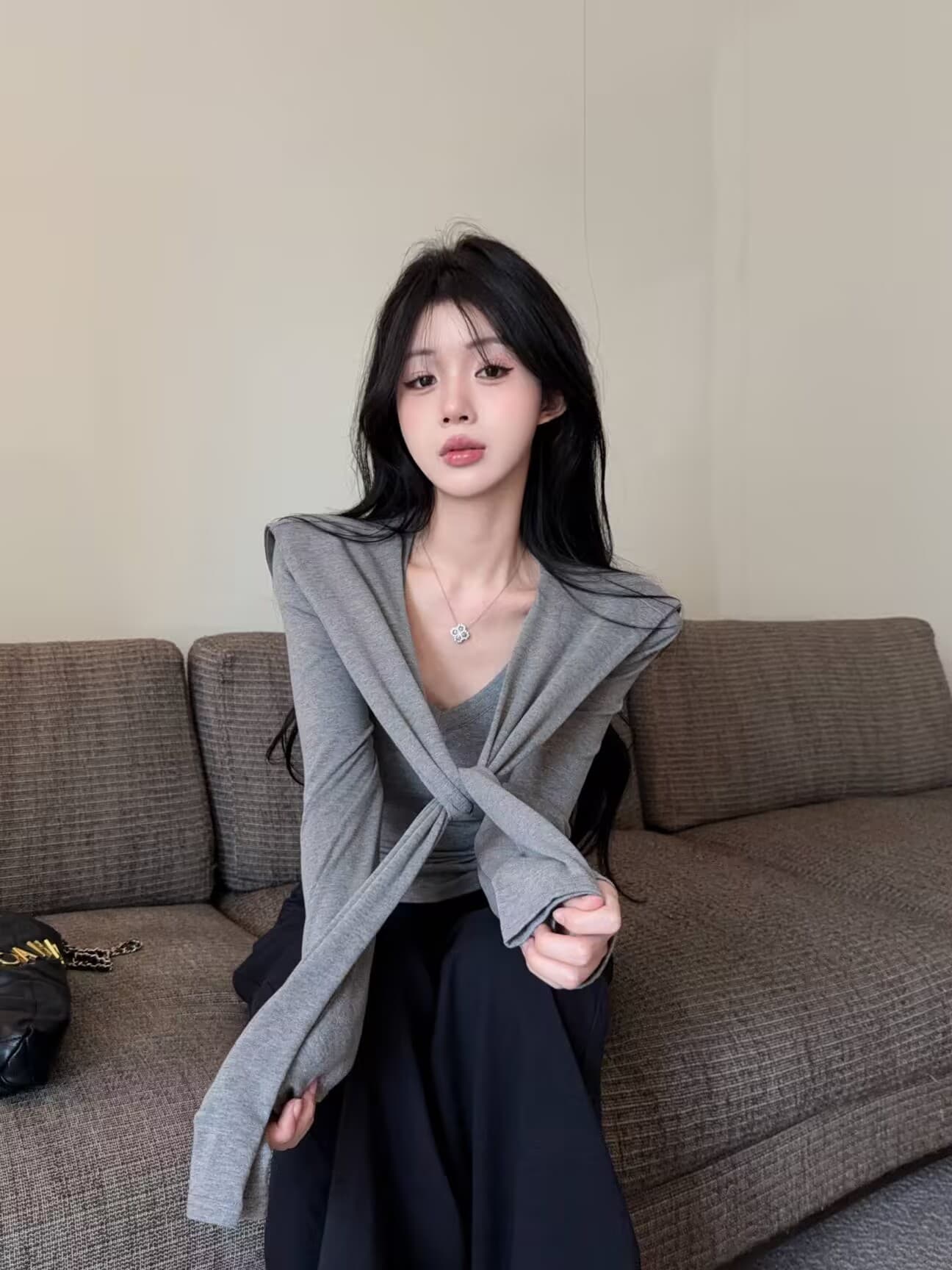 실사 새로운 핫걸 순수한 욕망 V 칼라 긴팔 몸매 가꾸기 디자인 허리 수축 품격 긍정적 인 어깨 의류 숄 여성 상세 이미지 17