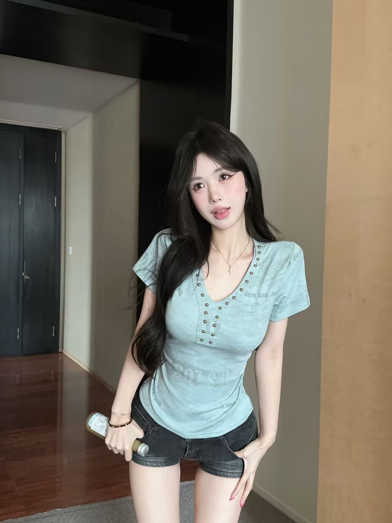 실사 새로운 고유 한 디자인 센스 징 V넥 반팔 세련된 외국 가스 다용도 몸매 가꾸기 슬림해 보이는 맨위 조류 소녀 상세 이미지 10