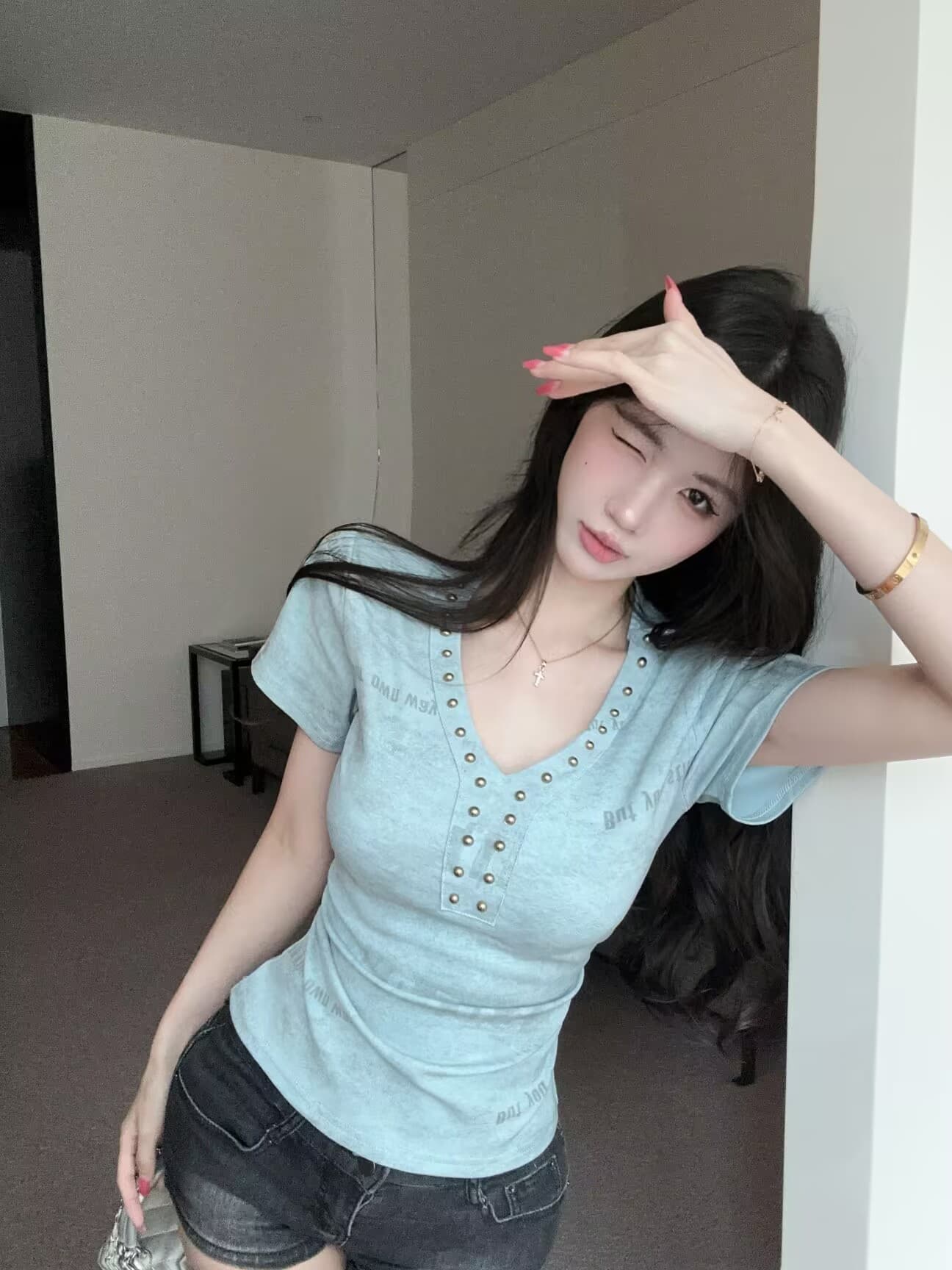 실사 새로운 고유 한 디자인 센스 징 V넥 반팔 세련된 외국 가스 다용도 몸매 가꾸기 슬림해 보이는 맨위 조류 소녀 상세 이미지 12