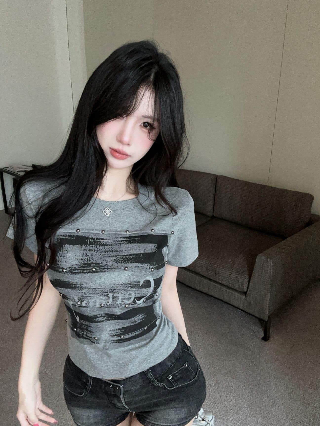 실사 새로운 고유 한 디자인 센스 수묵화 프린트 반팔 세련된 외국 가스 다용도 몸매 가꾸기 슬림해 보이는 맨위 여성