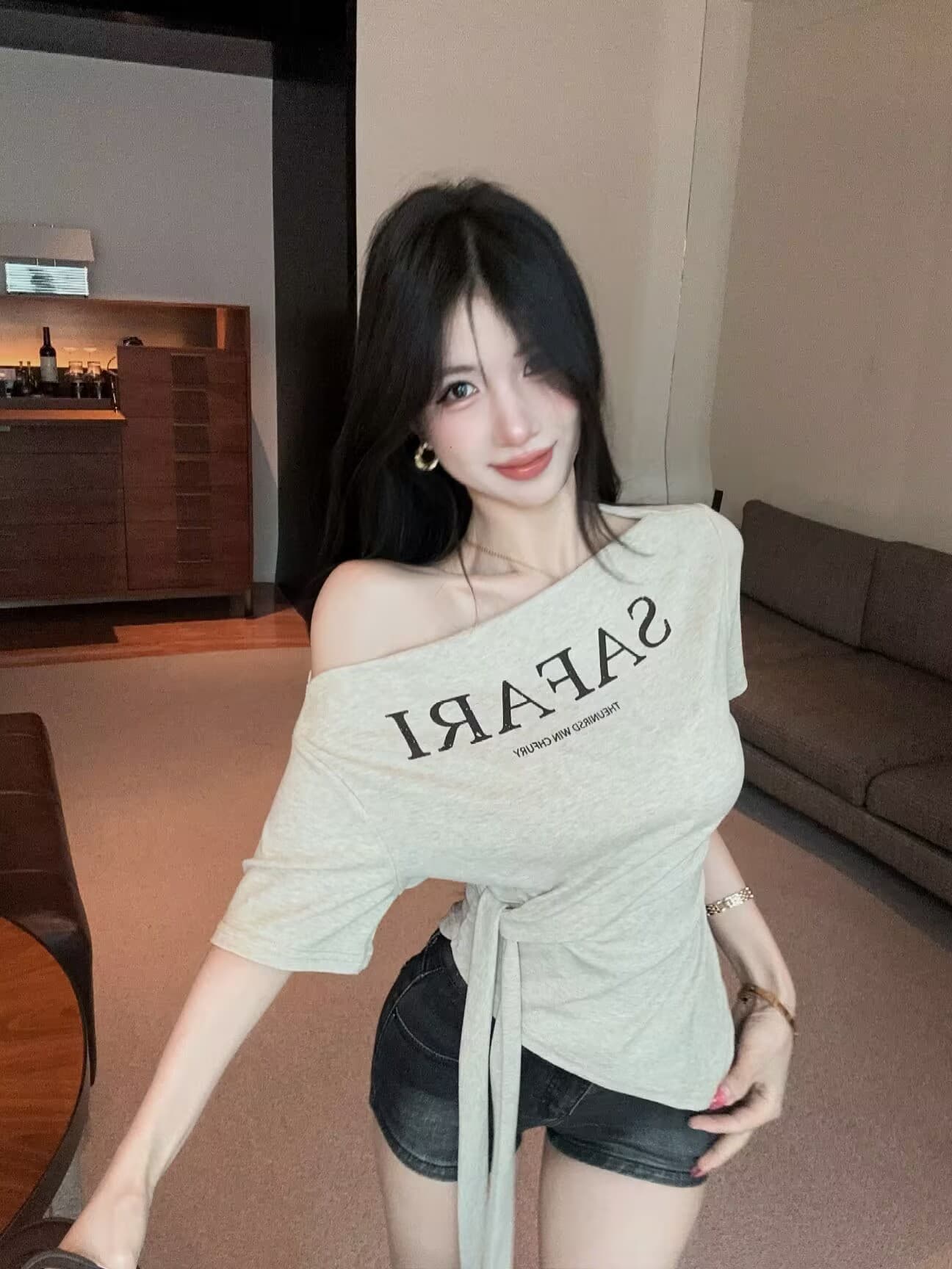 실사 새로운 핫걸 디자인 센스 보트넥 허리 수축 스트랩 반팔 알파벳 프린트 슬림해 보이는 맨위 티셔츠 여성 상세 이미지 19