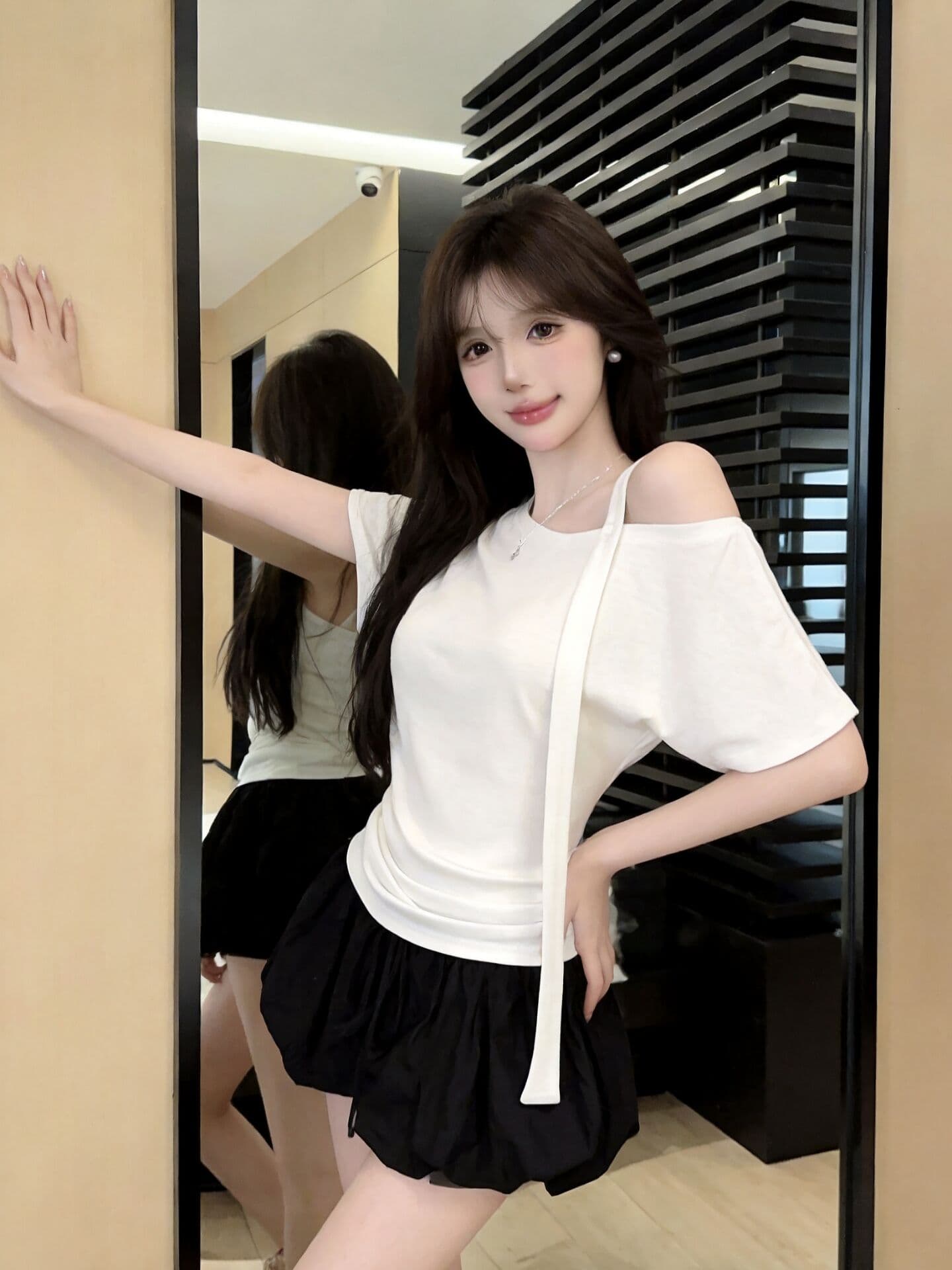실사 새로운 핫걸 순수한 욕망 디자인 센스 스트랩 홀로우 아웃 비스듬한 어깨 몸매 가꾸기 반팔 기본 셔츠 맨위 여성