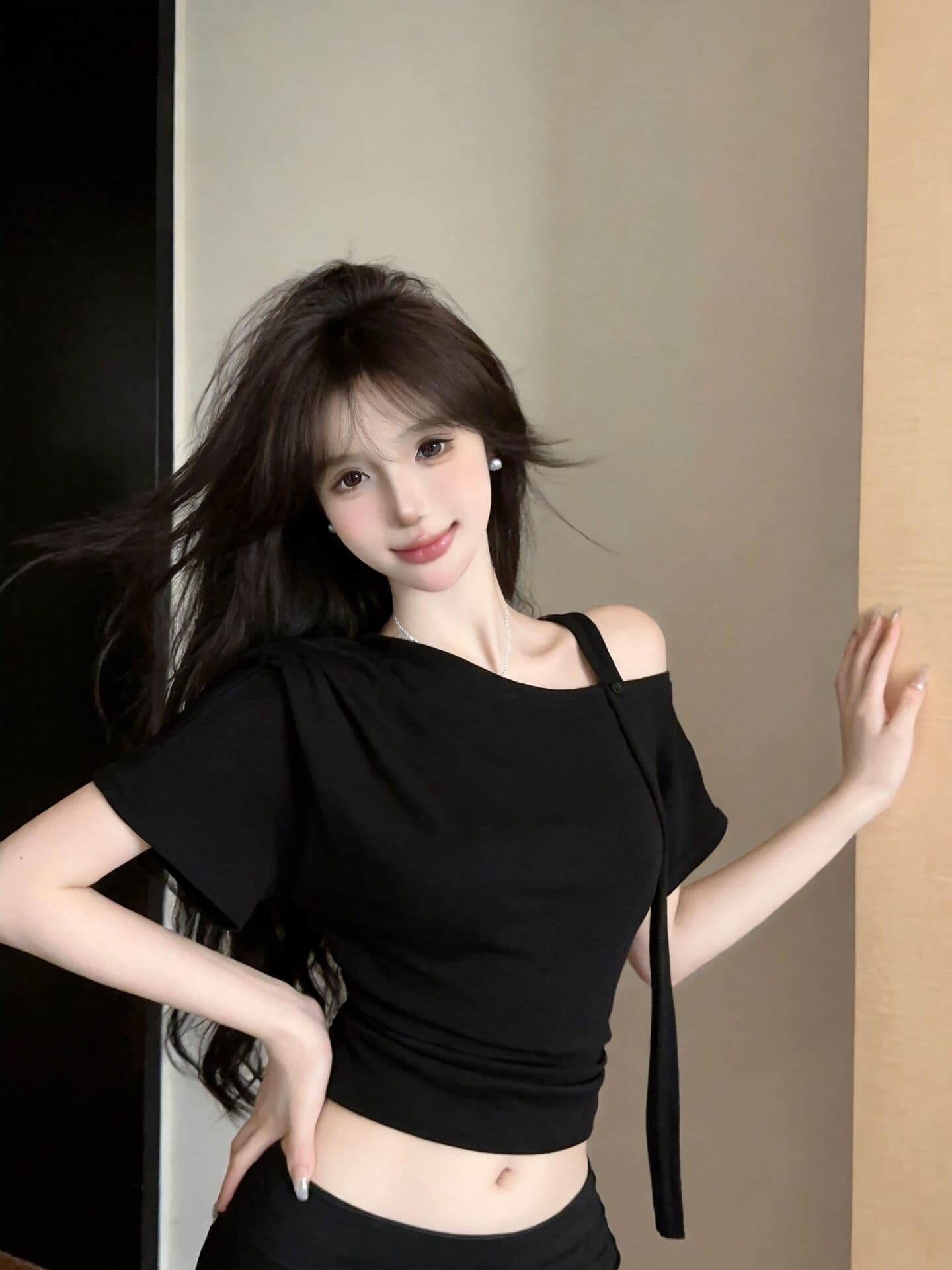 실사 새로운 핫걸 순수한 욕망 디자인 센스 스트랩 홀로우 아웃 비스듬한 어깨 몸매 가꾸기 반팔 기본 셔츠 맨위 여성 상세 이미지 6