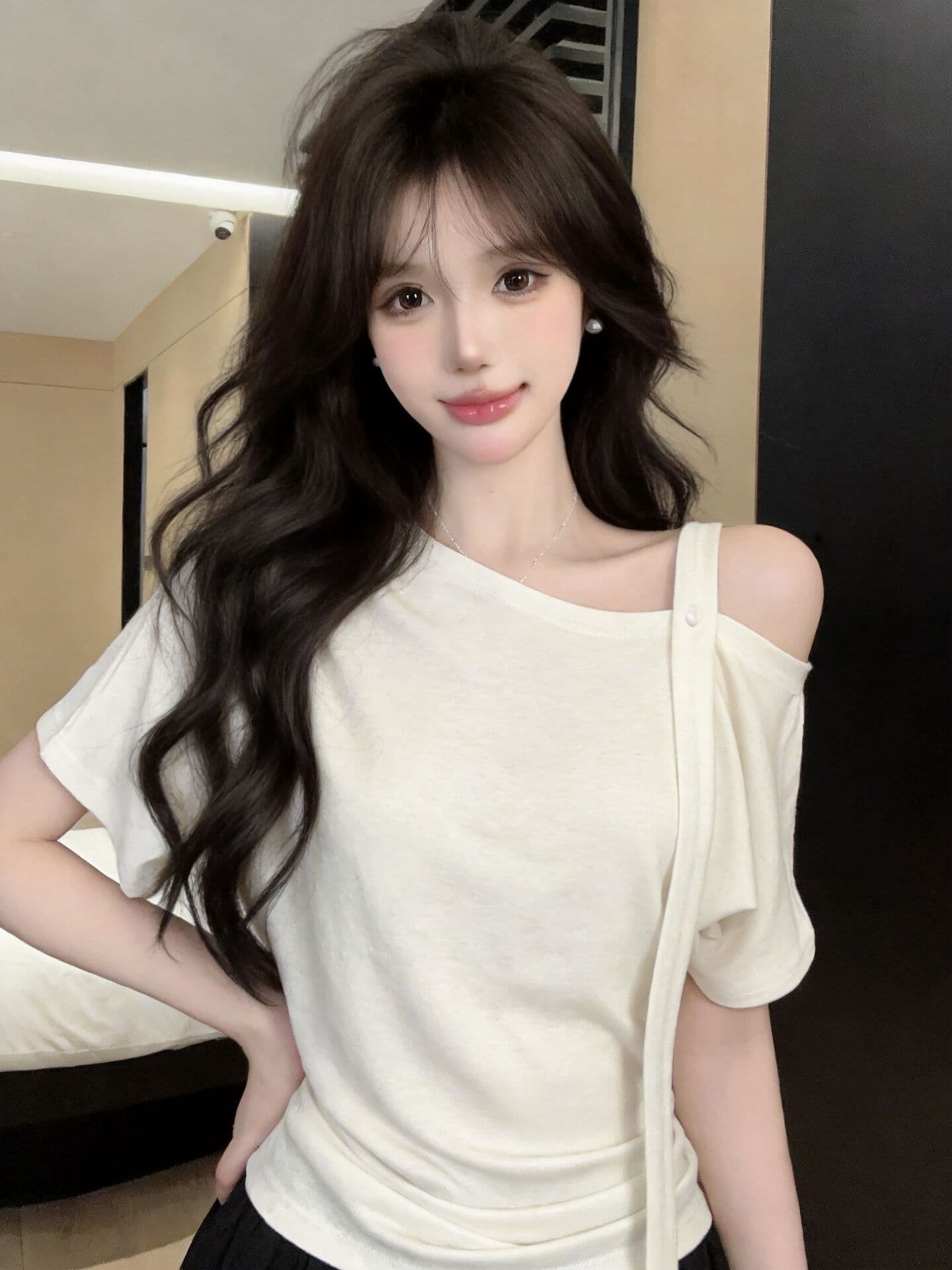 실사 새로운 핫걸 순수한 욕망 디자인 센스 스트랩 홀로우 아웃 비스듬한 어깨 몸매 가꾸기 반팔 기본 셔츠 맨위 여성 상세 이미지 15