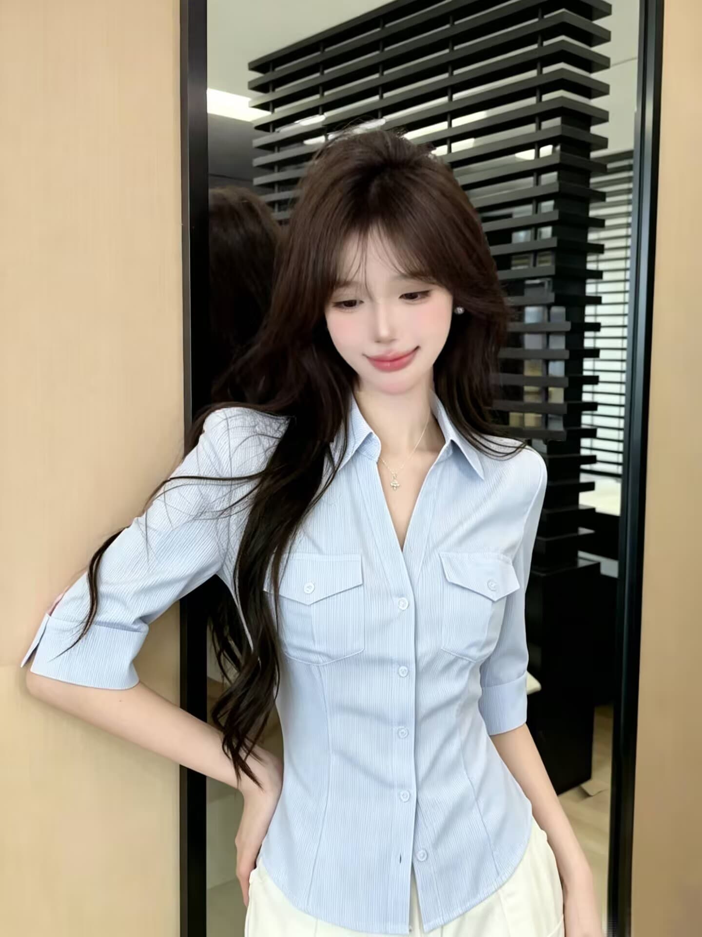 실사 새로운 자이언트 잘 생긴 품격 고유 한 순수한 욕망 핫걸 디자인 센스 스트라이프 V넥 여성 셔츠 상세 이미지 3