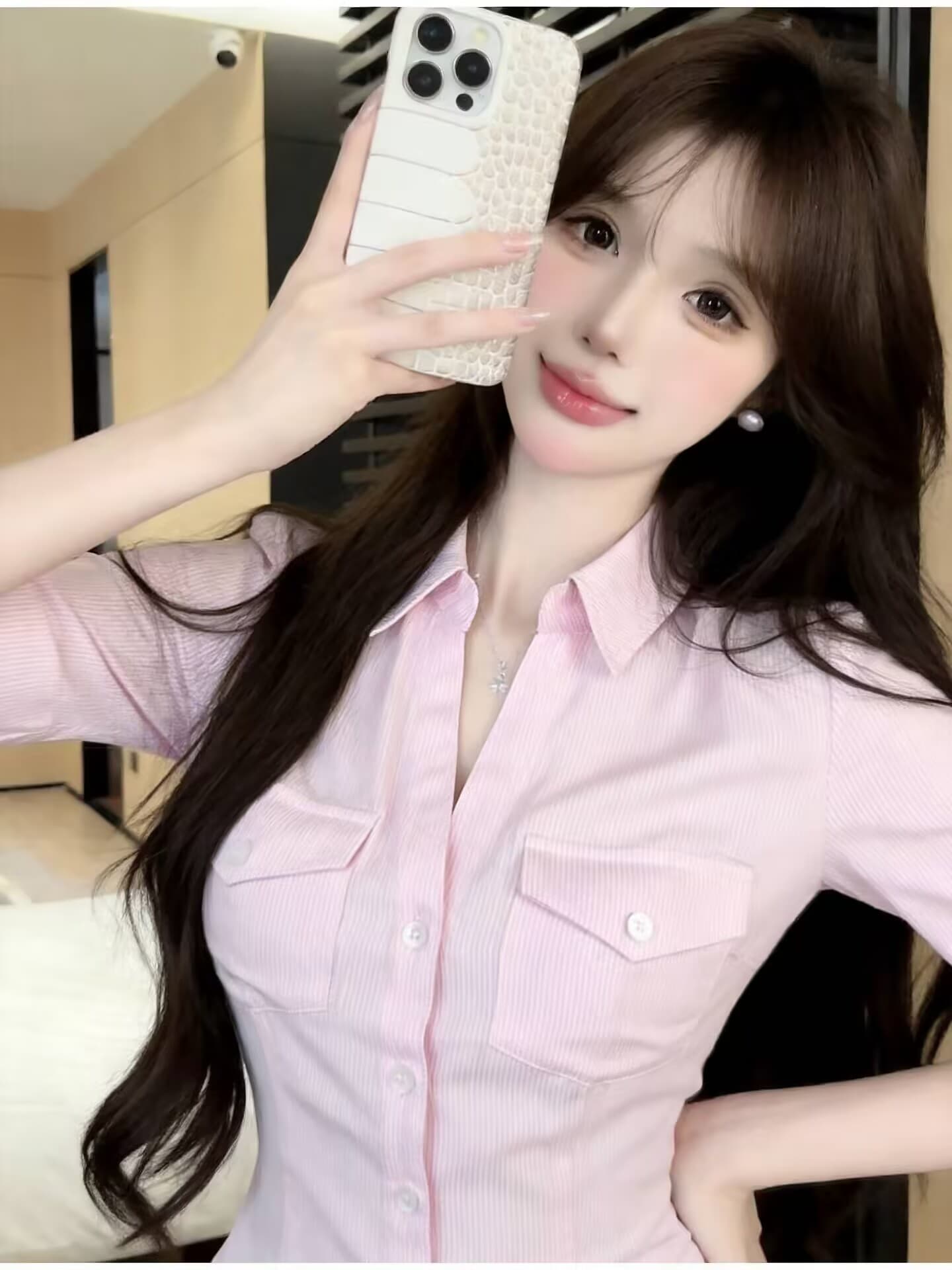 실사 새로운 자이언트 잘 생긴 품격 고유 한 순수한 욕망 핫걸 디자인 센스 스트라이프 V넥 여성 셔츠 이미지 4