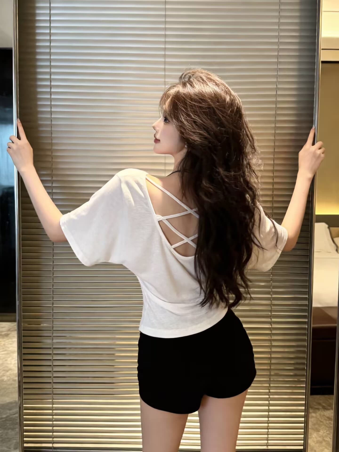실사 새로운 핫걸 순수한 욕망 V넥 디자인 센스 뒤로 십자가 홀로우 아웃 몸매 가꾸기 반팔 기본 셔츠 맨위 여성 상세 이미지 9