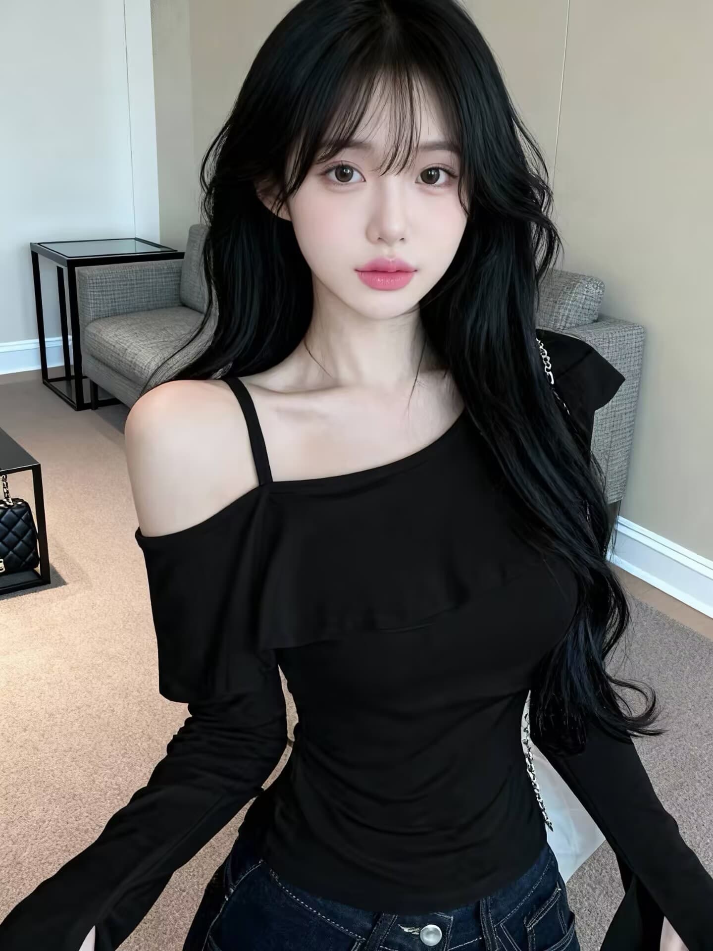 실사 새로운 핫걸 순수한 욕망 비스듬한 어깨 몸매 가꾸기 슬림해 보이는 프릴 단색 티셔츠 맨위 여성 이미지 4