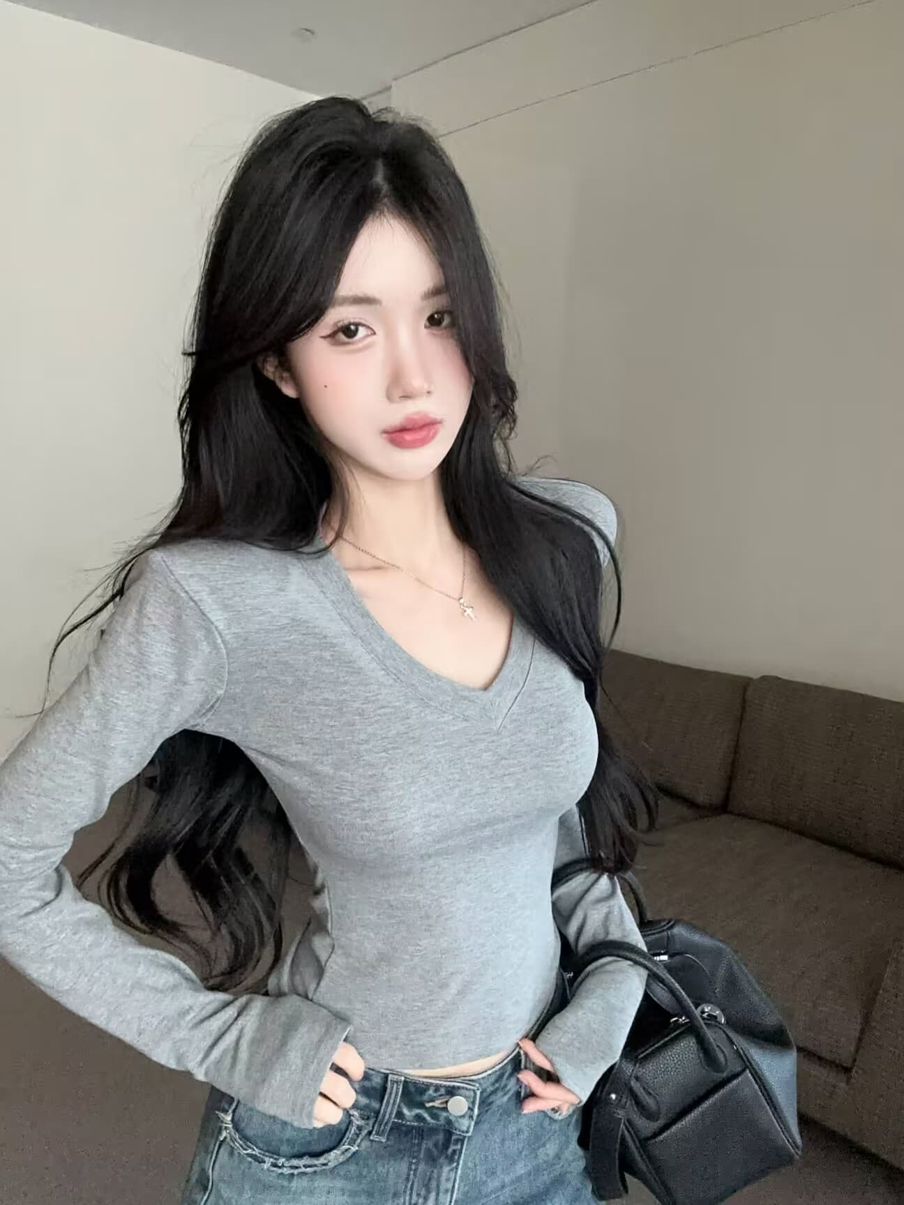 실사 새로운 다용도 기초 V 칼라 몸매 가꾸기 디자인 허리 수축 품격 긍정적 인 어깨 단색 맨위 기본 셔츠 여성 상세 이미지 23