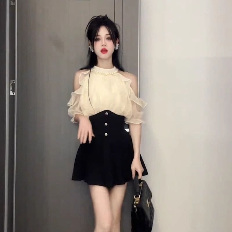 2026 여름 새로운 진주 행침 목 오프숄더 품격 광택 실 시폰 셔츠 여성 허리 수축 미니 스커트 고급 센스 투피스 세트