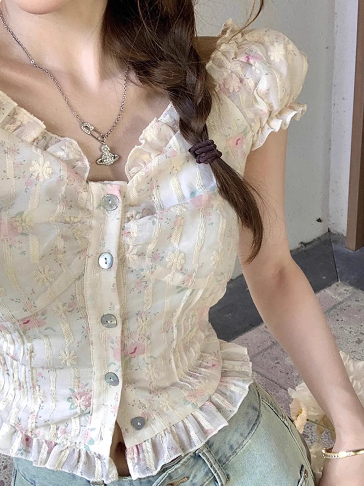 프랑스식 고급 센스 달콤한 매운맛 작은 꽃무늬 ins 맨위 여성 짧은 오프숄더 짧은 작은 셔츠 디자인 센스 여름 반팔 상세 이미지 1