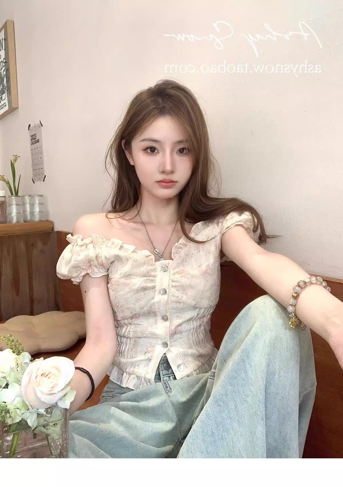 프랑스식 고급 센스 달콤한 매운맛 작은 꽃무늬 ins 맨위 여성 짧은 오프숄더 짧은 작은 셔츠 디자인 센스 여름 반팔 상세 이미지 25