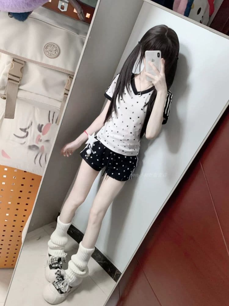 매춘부 여름 ootd 착용 가져 가라. 세트 슬림해 보이는 V넥 별 쇼트 스타일 티셔츠 캐주얼 검정색 반바지 트렌디 투피스 세트