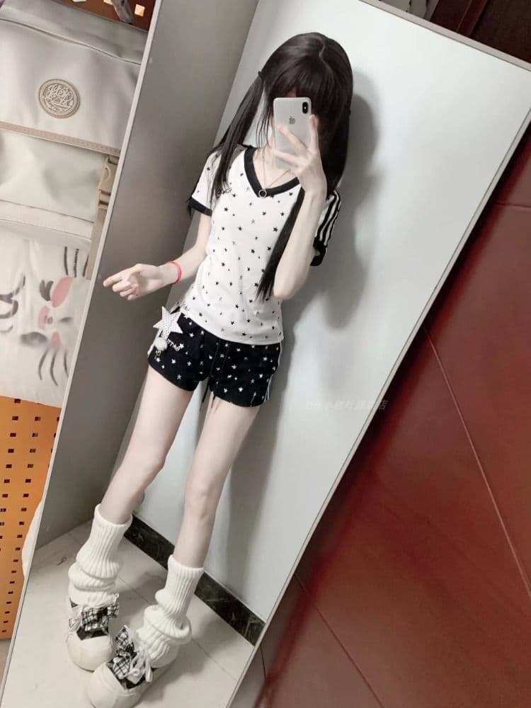 매춘부 여름 ootd 착용 가져 가라. 세트 슬림해 보이는 V넥 별 쇼트 스타일 티셔츠 캐주얼 검정색 반바지 트렌디 투피스 세트 이미지 2