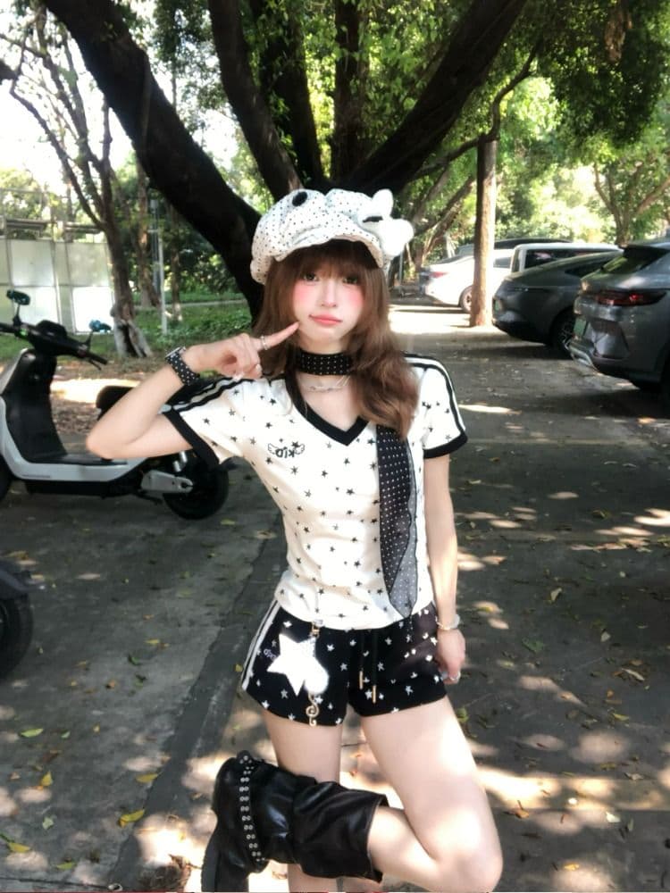 매춘부 여름 ootd 착용 가져 가라. 세트 슬림해 보이는 V넥 별 쇼트 스타일 티셔츠 캐주얼 검정색 반바지 트렌디 투피스 세트 이미지 3