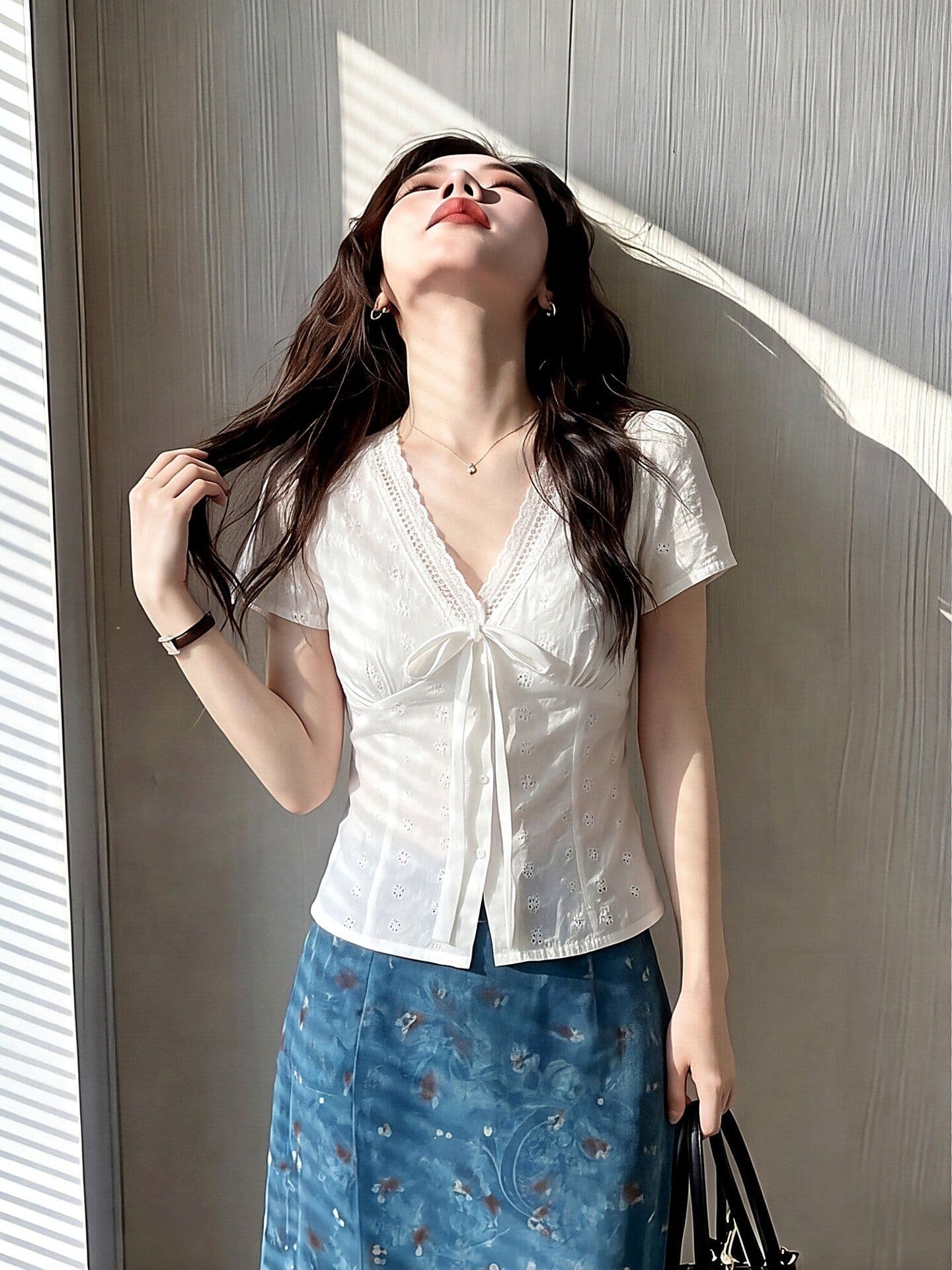 순면 자카드 2026 새로운 한 부서 부드러운 바람 홀로우 아웃 레이스 V넥 작은 셔츠 레이스업 허리 수축 쇼트 스타일 화이트 상세 이미지 7