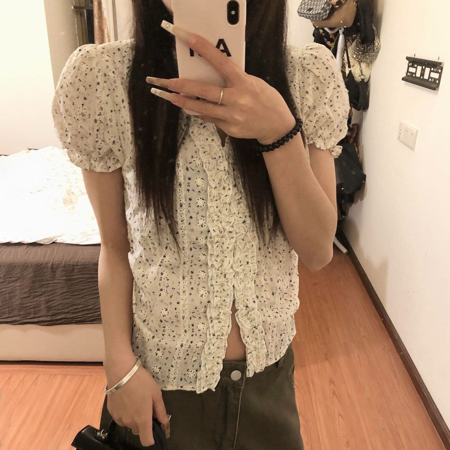 자카드 자수 원단 2026 새로운 프랑스식 레트로 꽃무늬 프릴 셔츠 여성 여름 거품 소매 몸매 가꾸기 맨위 이미지 2