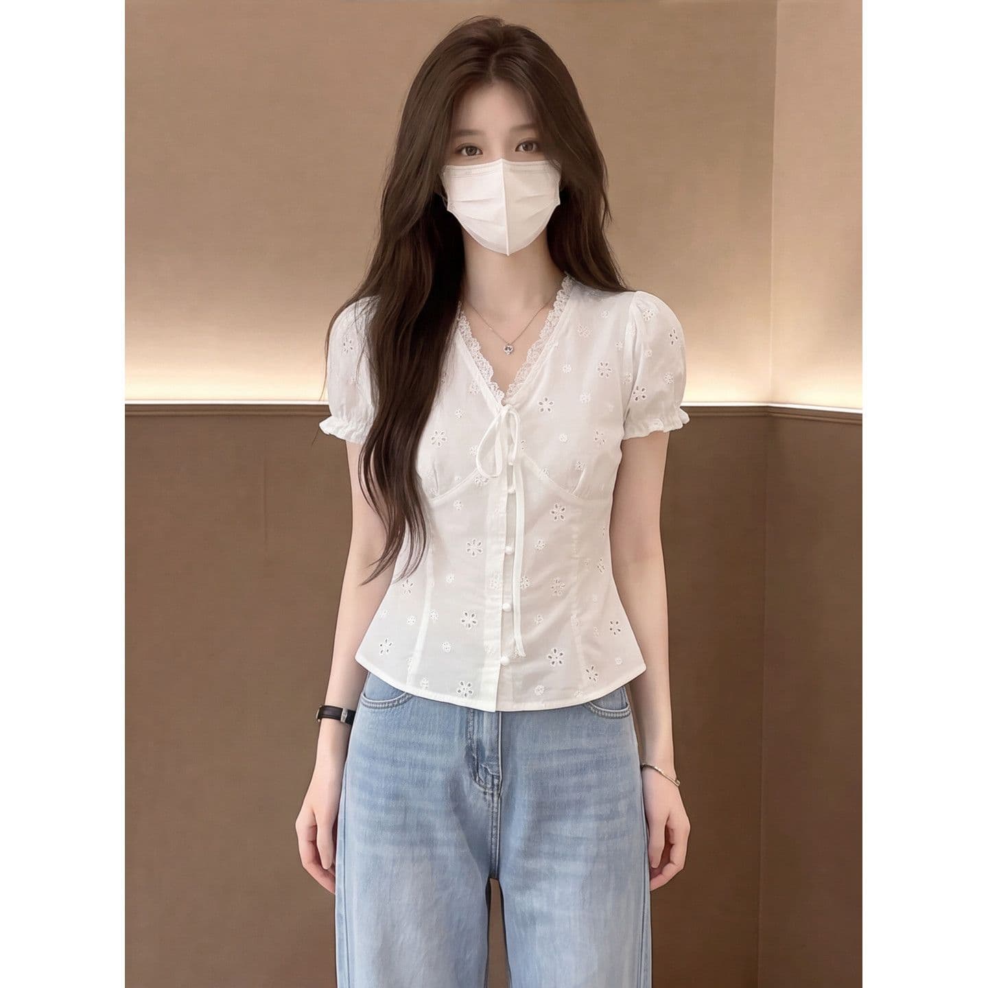 자카드 순면 네리 한 부서 우유 달콤한 바람 홀로우 아웃 작은 꽃 v 칼라 스트랩 허리 수축 거품 소매 흰 셔츠 상세 이미지 4