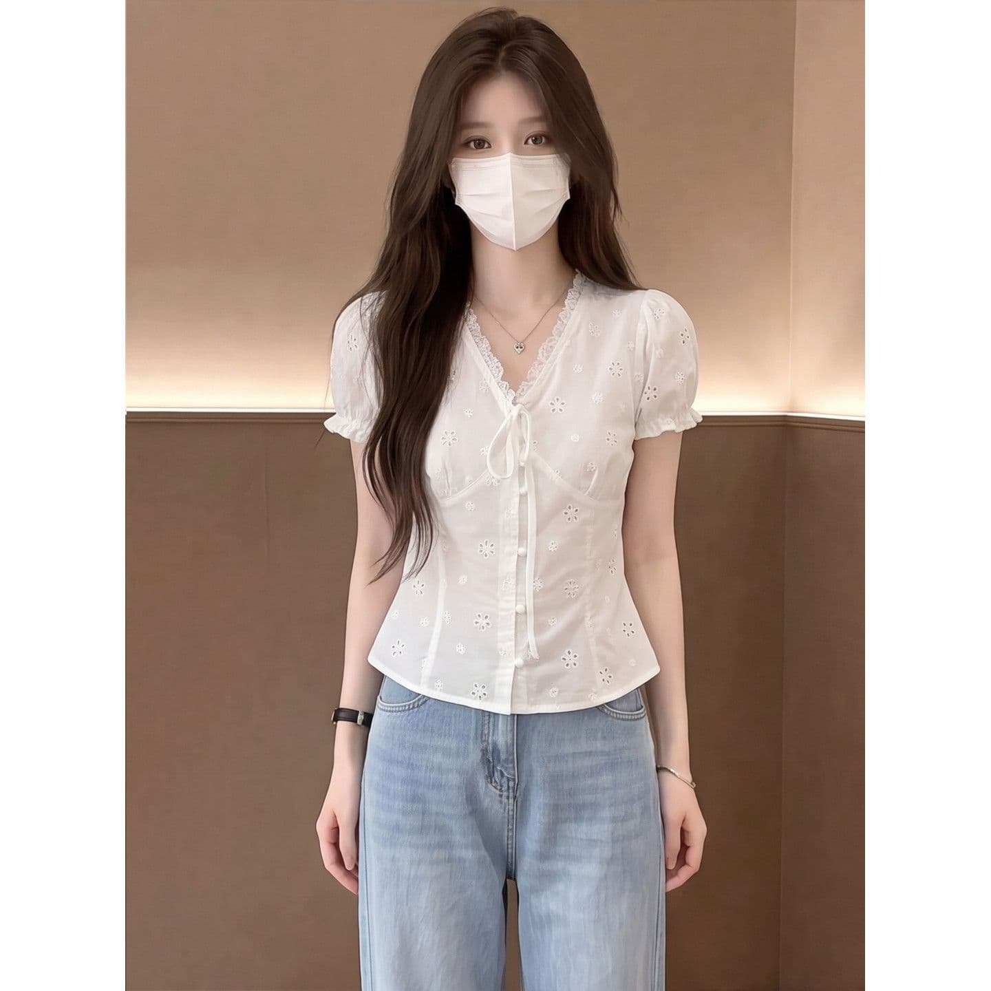 자카드 순면 네리 한 부서 우유 달콤한 바람 홀로우 아웃 작은 꽃 v 칼라 스트랩 허리 수축 거품 소매 흰 셔츠 상세 이미지 5