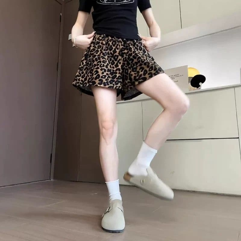 한 부서 레오파드 무늬 반바지 여성 여름 얇은 스타일 2026 새로운 하이웨이스트 외출용 슬림해 보이는 넓은 다리 바지 운동 오부 바지 이미지 6