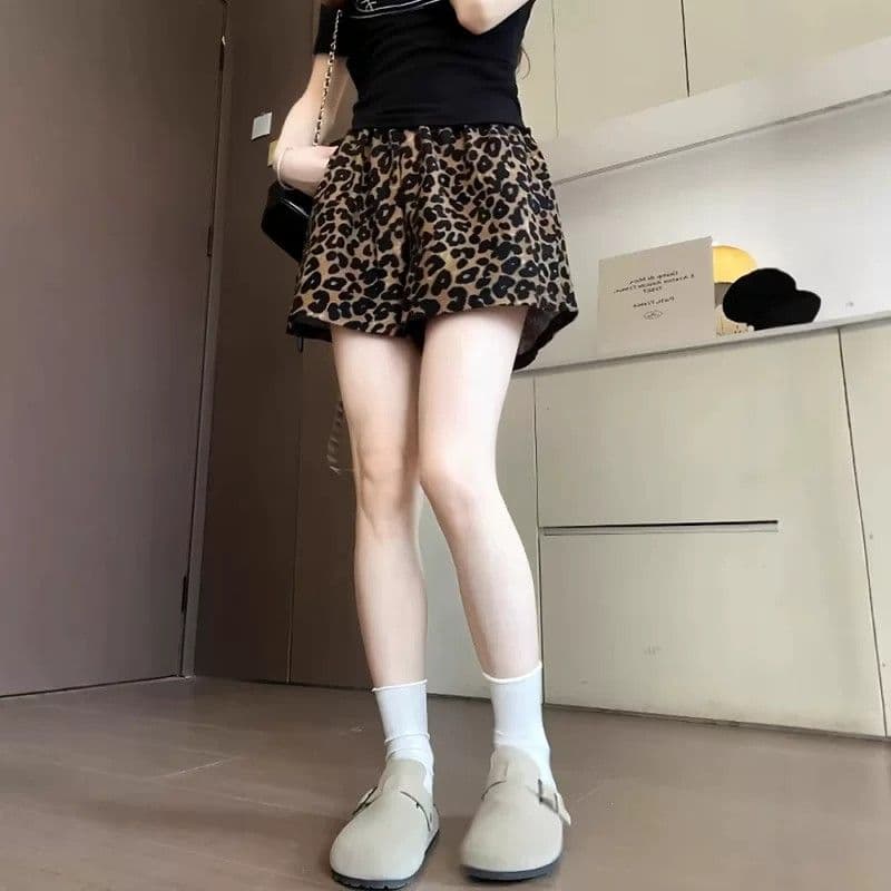 한 부서 레오파드 무늬 반바지 여성 여름 얇은 스타일 2026 새로운 하이웨이스트 외출용 슬림해 보이는 넓은 다리 바지 운동 오부 바지 이미지 5