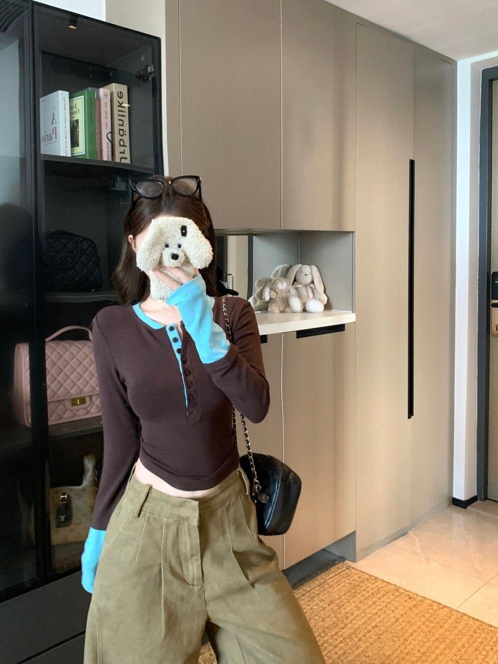 한 부서 사람들 면 핫걸 배색 페이크 레이어드 반 개방 칼라 허리 수축 긴팔 티셔츠 여성 슬림해 보이는 인사이드 가져 가라. 기본 셔츠 맨위 상세 이미지 3
