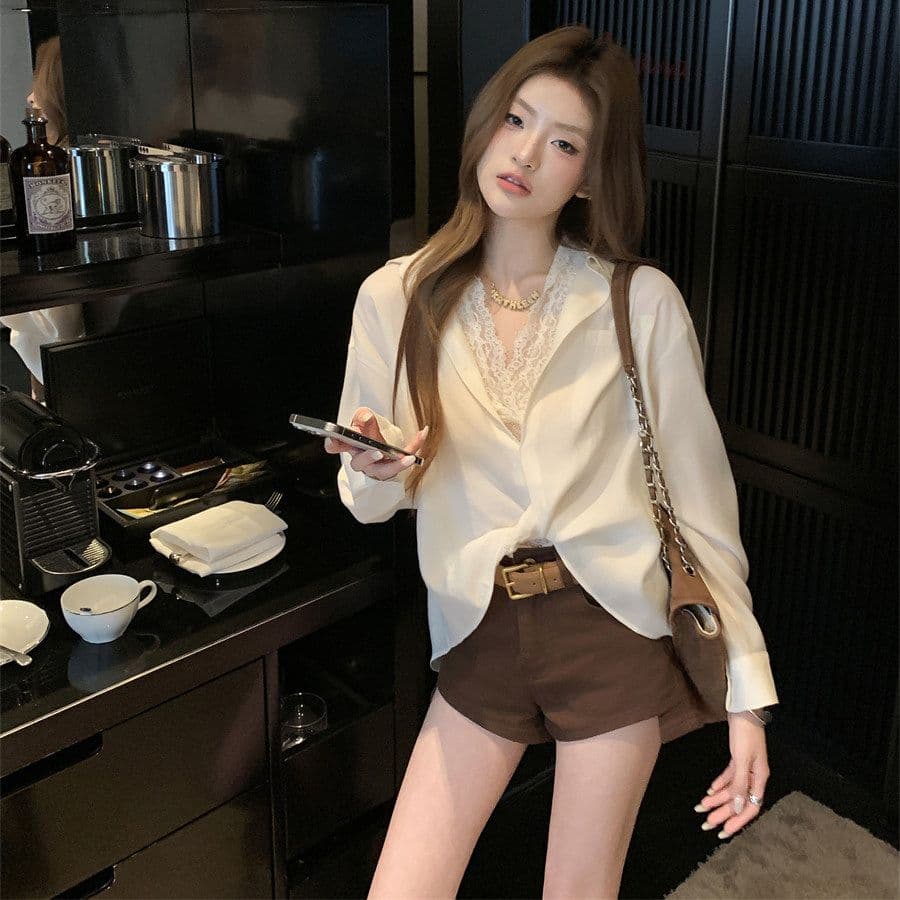 높음 지혜 바람 긴팔 폴로 칼라 레이스 화이트 셔츠 레트로 스택 착용 다용도 디자인 센스 슬림해 보이는 허리 수축 외출용 맨위