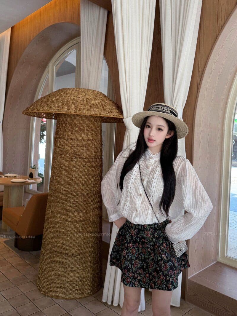 2026 가을 작은 샤넬 스타일 품격 명문 여성 고급 센스 레이스 홀로우 아웃 긴팔 셔츠 하이웨이스트 꽃무늬 미니 스커트 투피스 세트 이미지 4