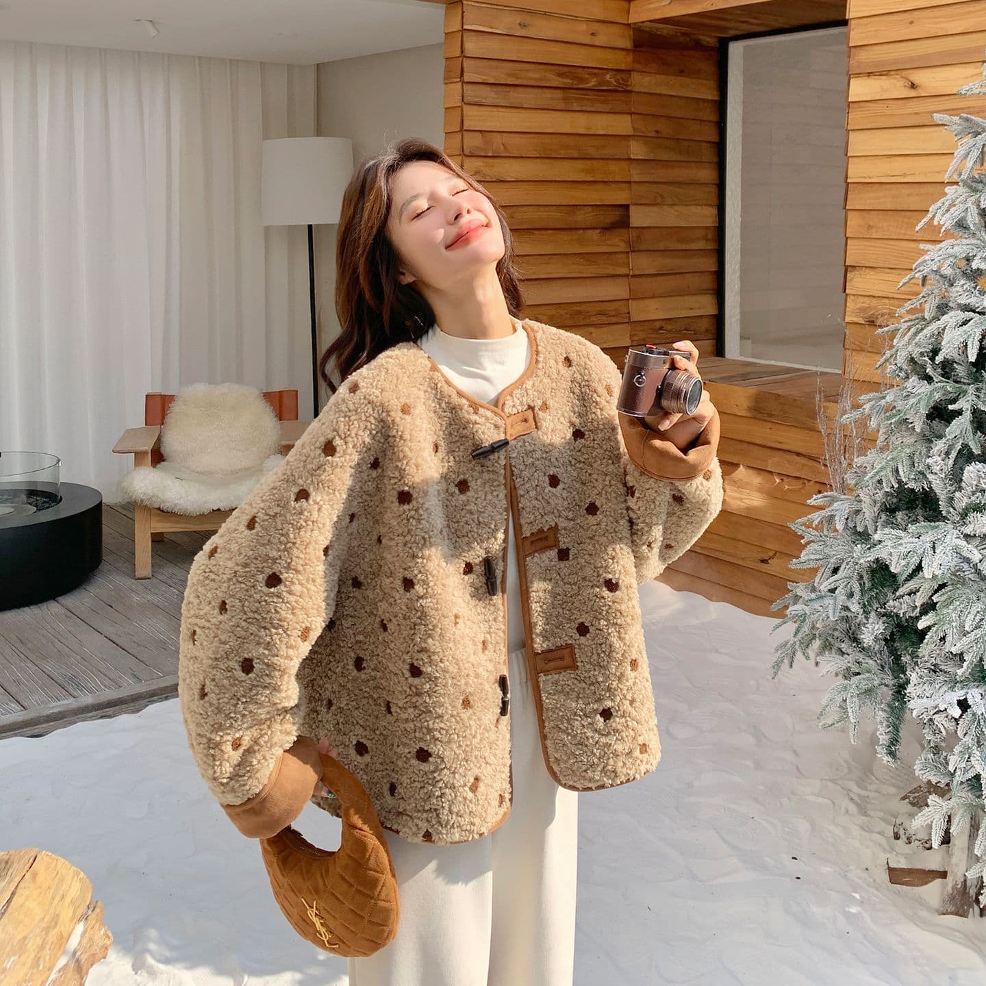 양면 착용 스웨이드 원단 양털 재킷 여성 겨울 쇼트 스타일 패션 외국 가스 피모 하나 도트 무늬 플리스 두꺼움 맨위 이미지 5