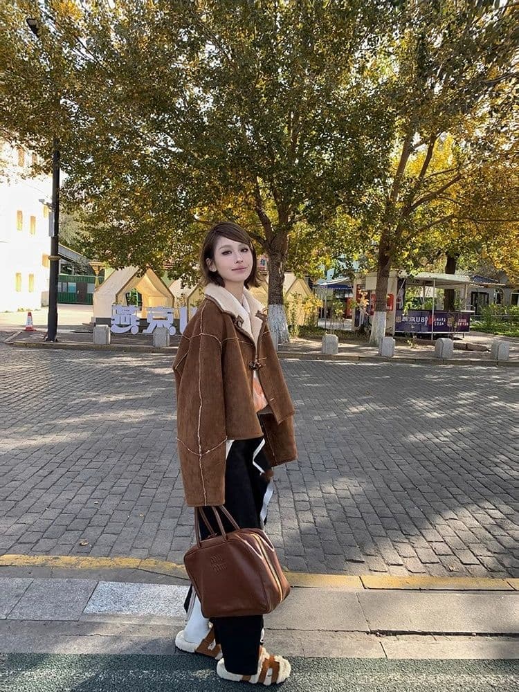 두꺼운 짧은 외투 스웨이드 양털 플리스 복합 하나 피모 하나 수 있습니다. 양면 착용 양털 재킷 짧은 스웨이드 원단 상세 이미지 4