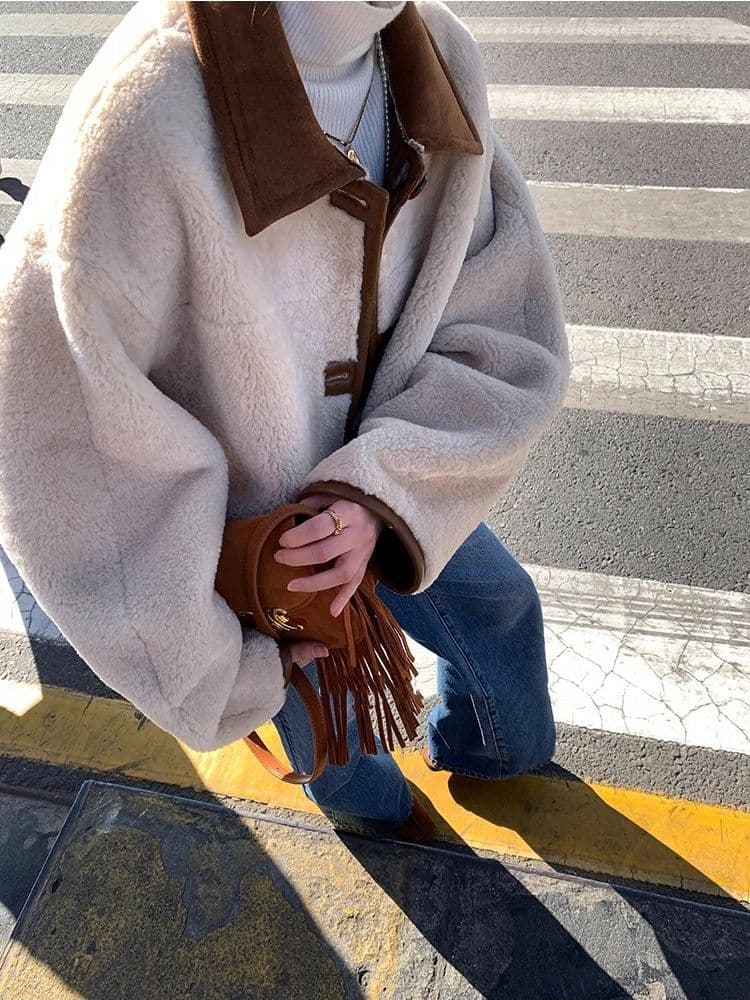 두꺼운 짧은 외투 스웨이드 양털 플리스 복합 하나 피모 하나 수 있습니다. 양면 착용 양털 재킷 짧은 스웨이드 원단 상세 이미지 7